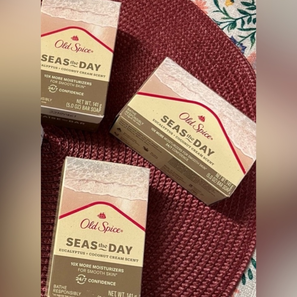 Men’s Old Spice Bar Soap Seas The Day With Notes of Eucalyptus & Coconut 3 Bars